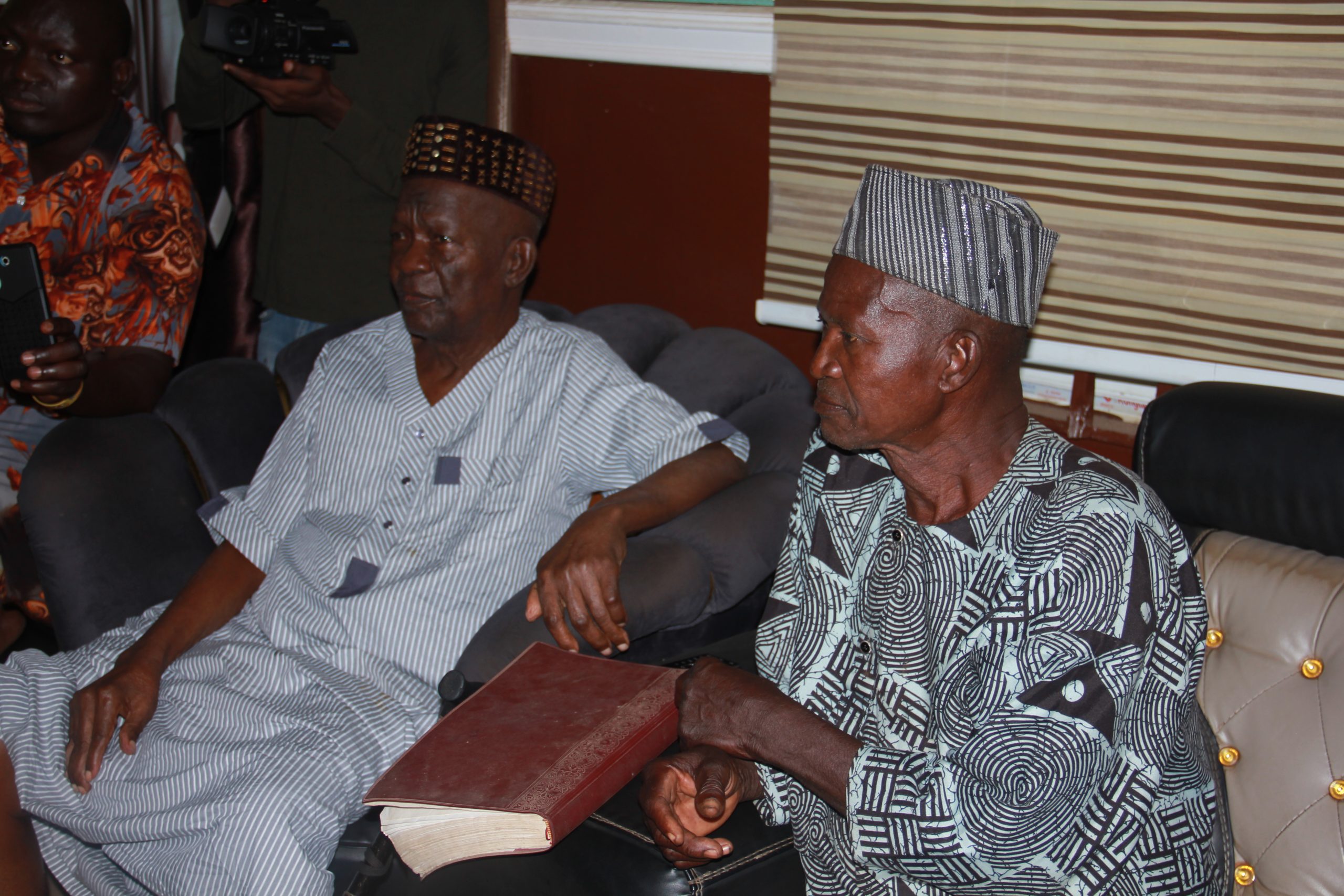 Otunba Lana Akintan offers Special Prayers for Oba Olowobese, Chief IBD Egungbohun, Zolakaz, Others